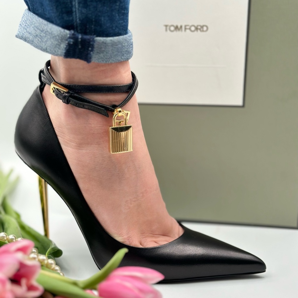Brand new Tom Ford shoes, in size 39.5. 100% authentic
